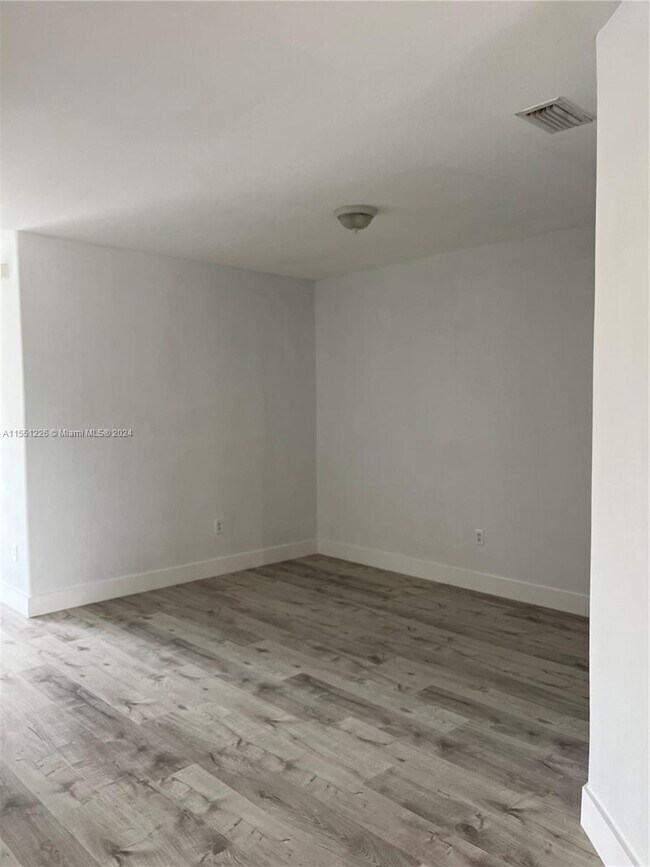 Foto del edificio - 10947 NW 79th St