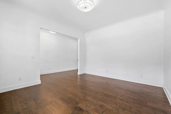 Building Photo - 3388 Kelowna Ct