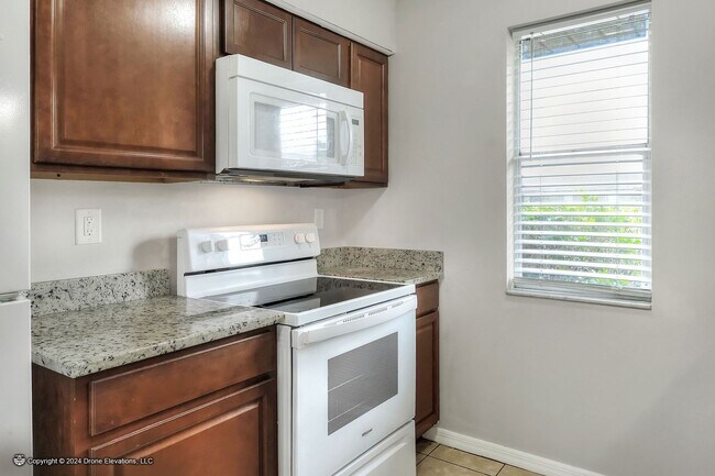 Foto del edificio - ***Cute 2 Bedroom Apartment in Eagle Lake***