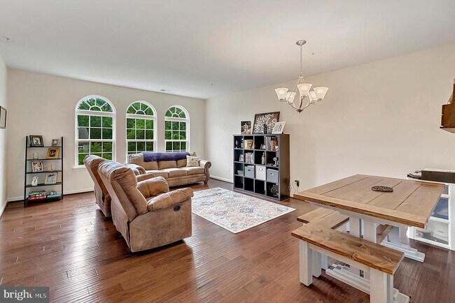 Foto del edificio - 7548 Brunson Cir