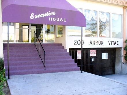 Foto del edificio - 200 W Arbor Vitae St