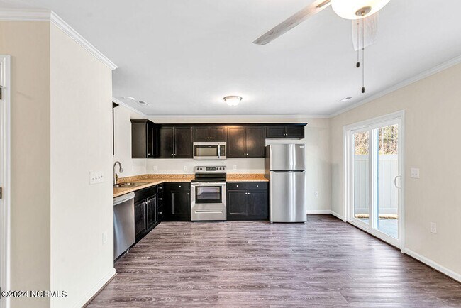 Foto del edificio - 461 Sullivan Loop Rd