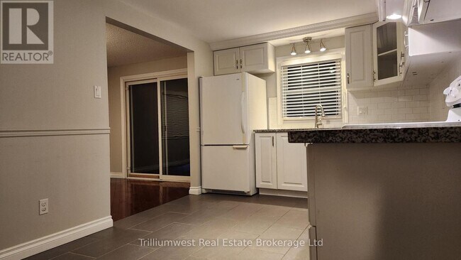 Building Photo - 126 Freshmeadow Way