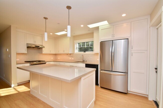 Building Photo - 1382 San Anselmo Ave