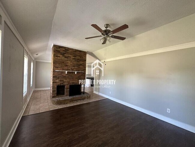 Foto del edificio - 3960 Lucerne Dr