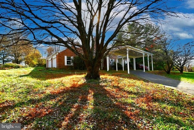 Building Photo - 7429 Hawkins Creamery Rd