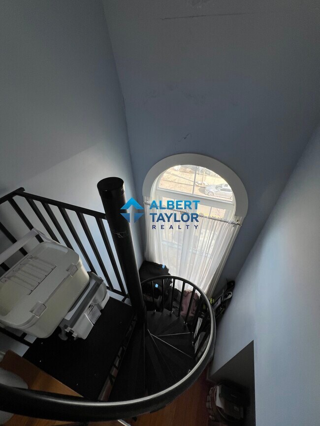 Foto del edificio - 111 Pleasant St