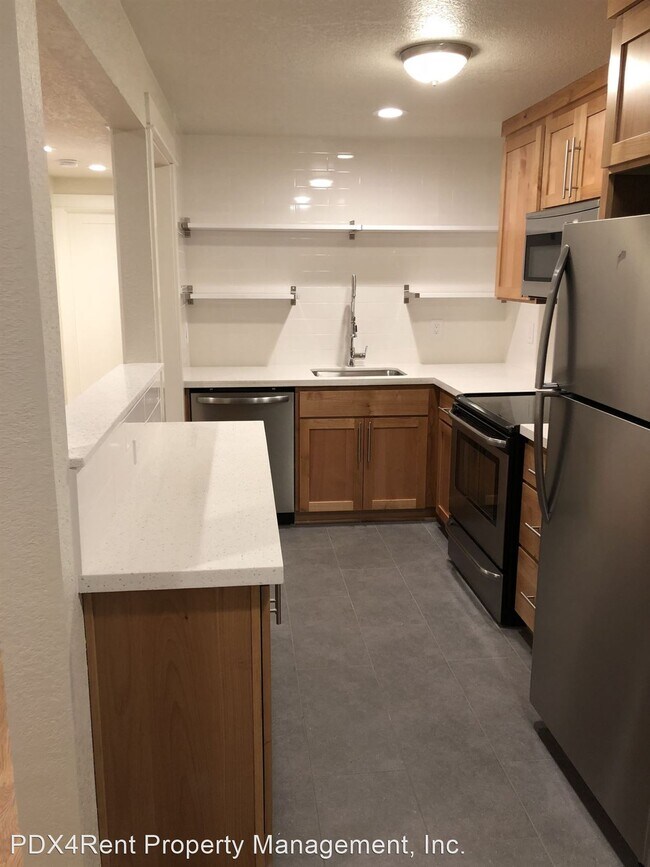 Foto del edificio - 2 br, 1 bath Apartment - 3931 N Juneau Str...
