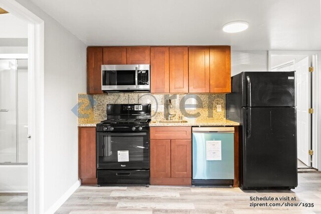 Building Photo - 1496 Edsel Dr