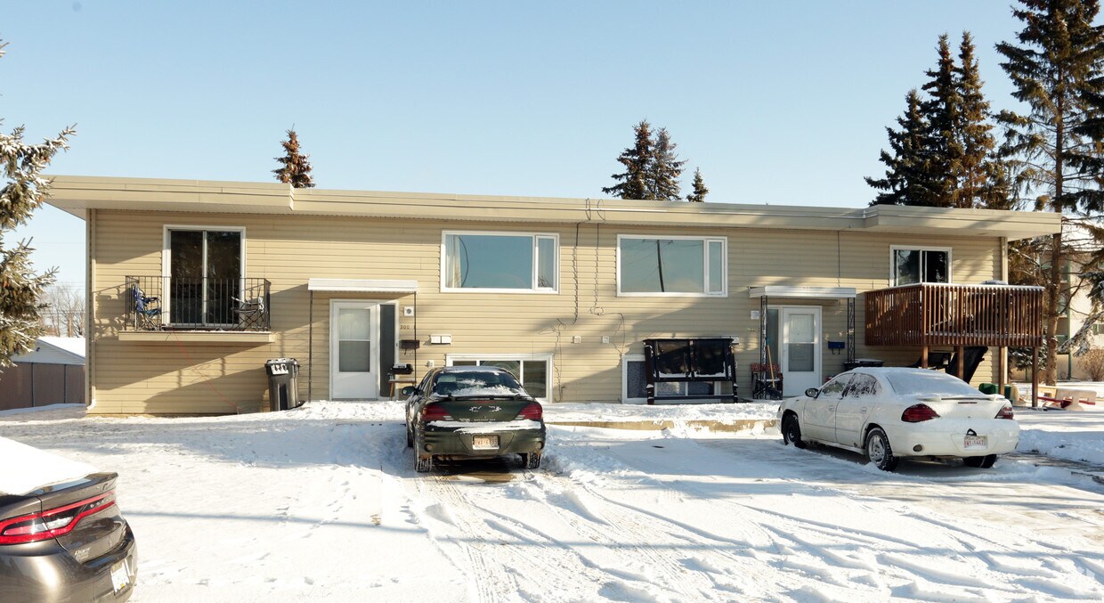 Primary Photo - 300 Calahoo Rd