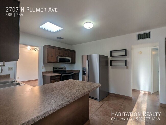 Foto del edificio - 2707 N Plumer Ave