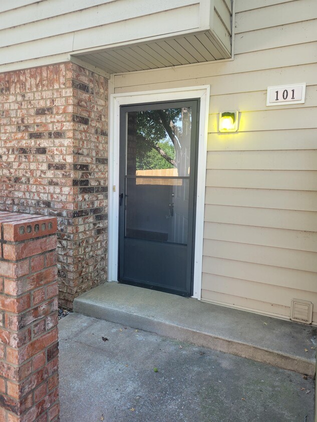 Primary Photo - 2701 S Juniper Ave