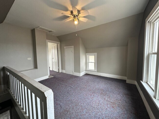 Foto del edificio - Updated 1 bedroom house with garage $675