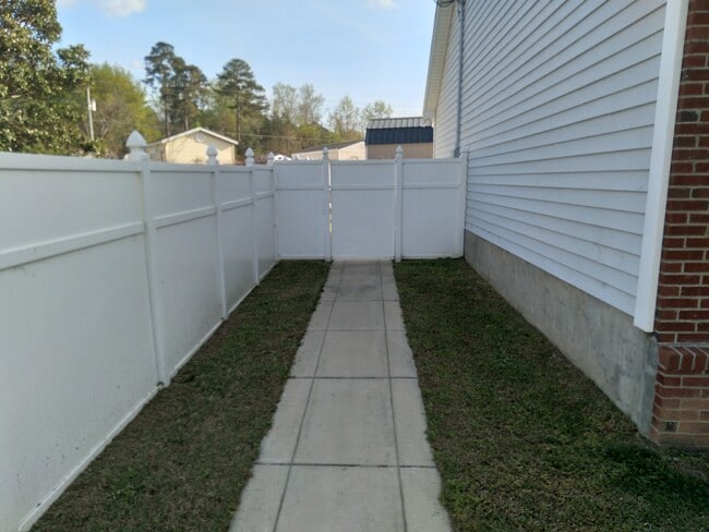 Exterior - Left - 109 Smith St