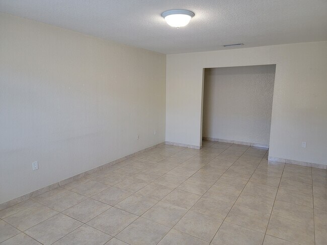 Foto del edificio - 152 E 6th St