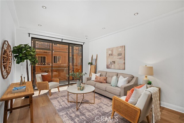 Foto del edificio - 828 N Hudson Ave