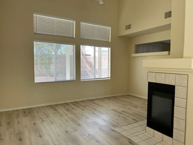 Building Photo - Beautiful Green Valley Home