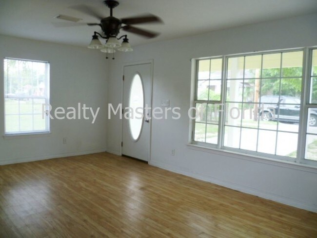 Foto del edificio - 715 E Belmont St