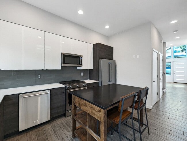 Building Photo - Stunning Two-Bedroom Townhome with Rooftop...