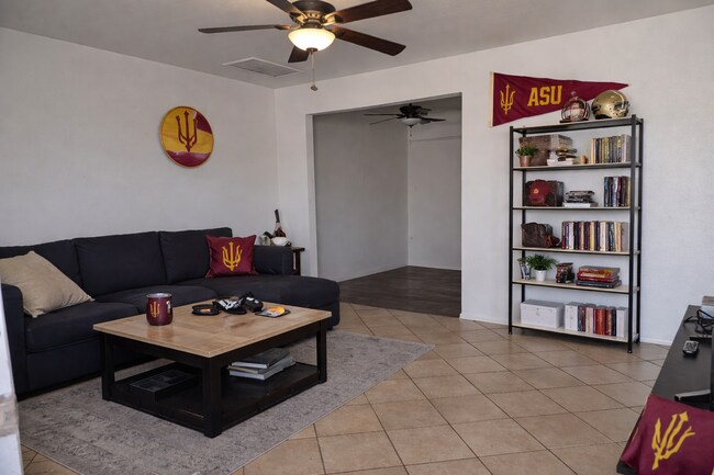 Sala de estar - 715 W 18th St