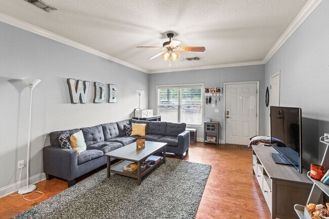 Foto del edificio - Fall 2026 Upscale 2 Bedroom Condo @ Plainsview Condominiums