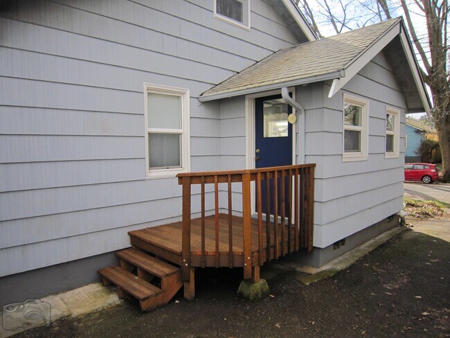 Building Photo - 4030 SE 16th Ave