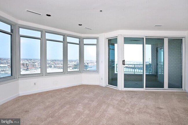 Foto del edificio - 100 Harborview Dr