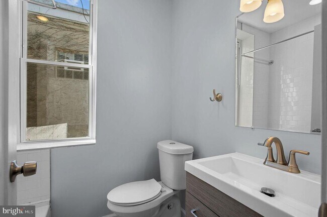 Building Photo - 1529 N 28th St