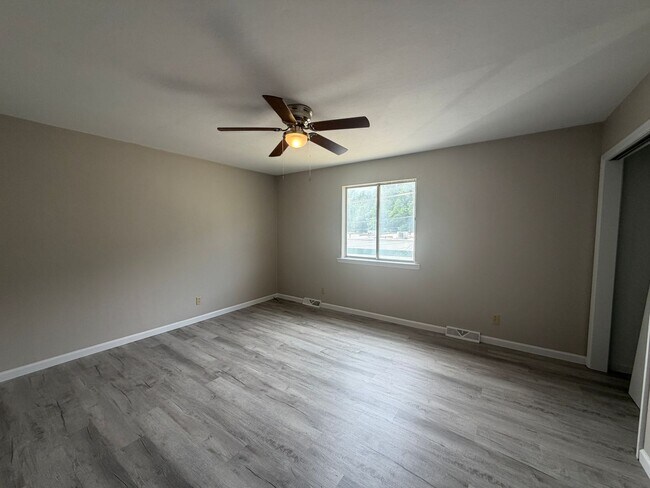 Foto del edificio - 825 Kerns Ave SW