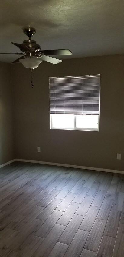 Foto del edificio - 13100 Colony Pointe Blvd