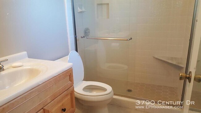 Building Photo - 3790 Century Dr