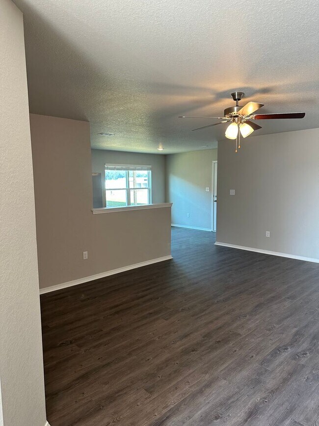 Foto del edificio - *Pre-leasing* Three Bedroom | Two Bath Hom...