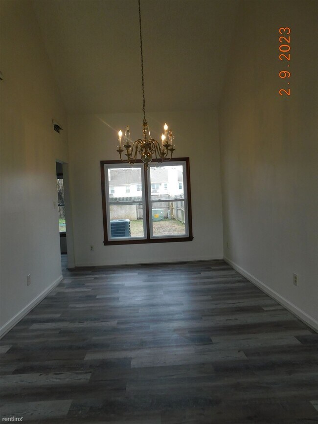 Building Photo - 3 br, 2.5 bath House - 1461 Thamesford Dr