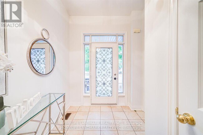 Building Photo - 280-280 Paradelle Dr