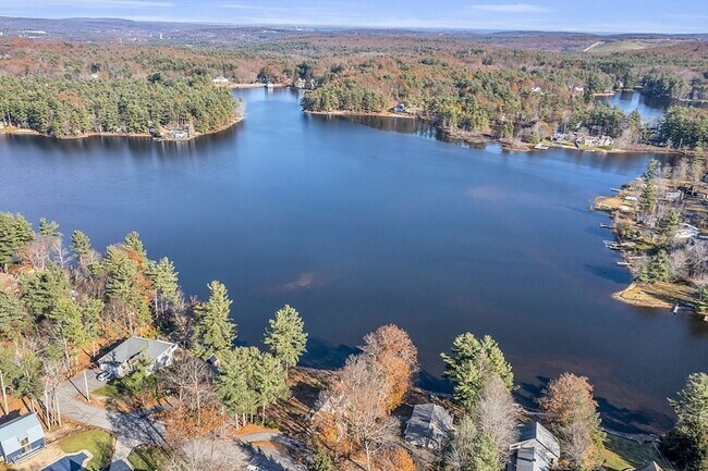 Foto del edificio - 23 Laurie Ln