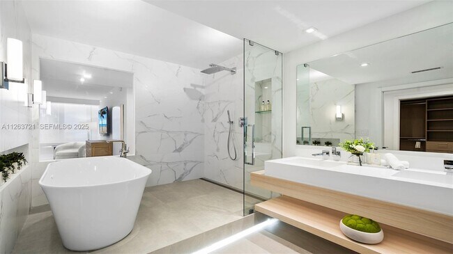 Building Photo - 2301 Collins Ave