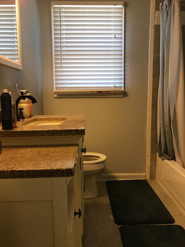 Foto principal - 1233 West Brooks Street