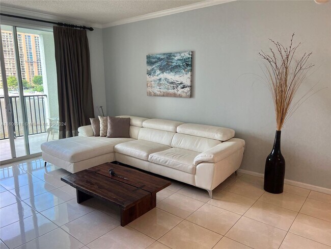 Foto del edificio - 17150 N Bay Rd