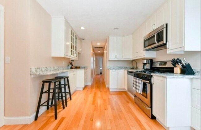 Foto del edificio - 239 Emerson St