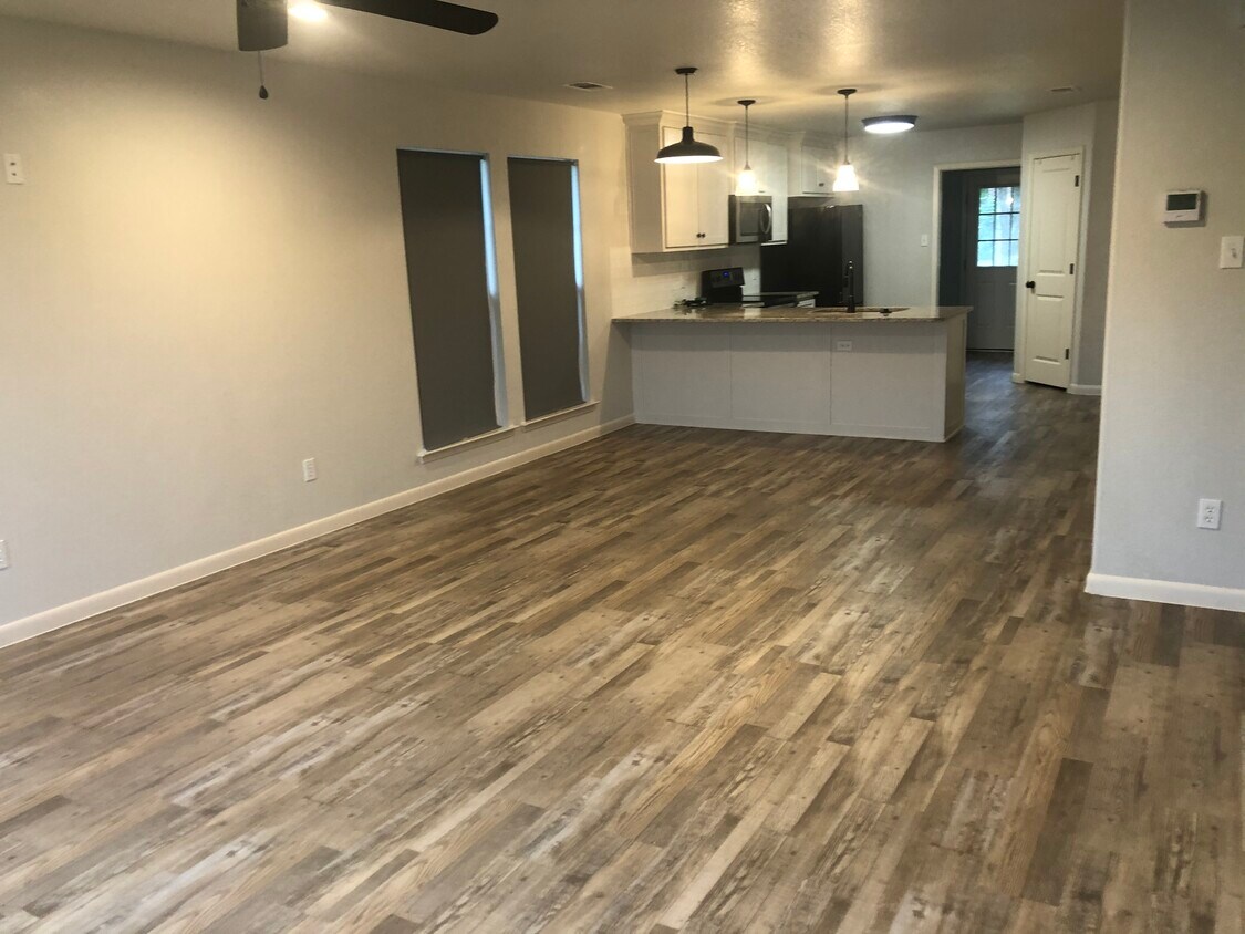 Living/Dining/Kitchen - 404 Hickorywood St