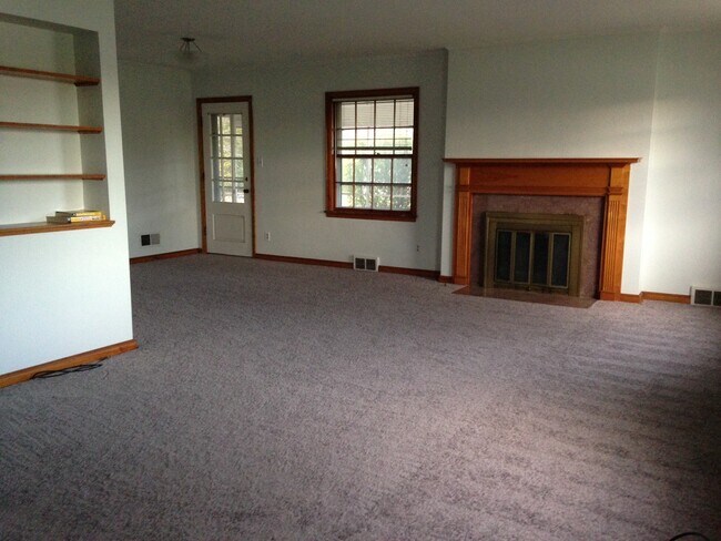 Great Room - 2050 Farleigh Rd