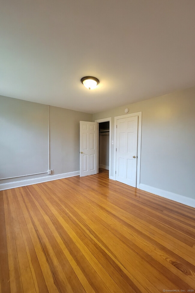 Building Photo - 3 Curve St