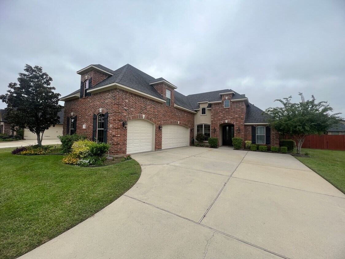 Primary Photo - 4 Bedroom in North Bossier Gated Community...
