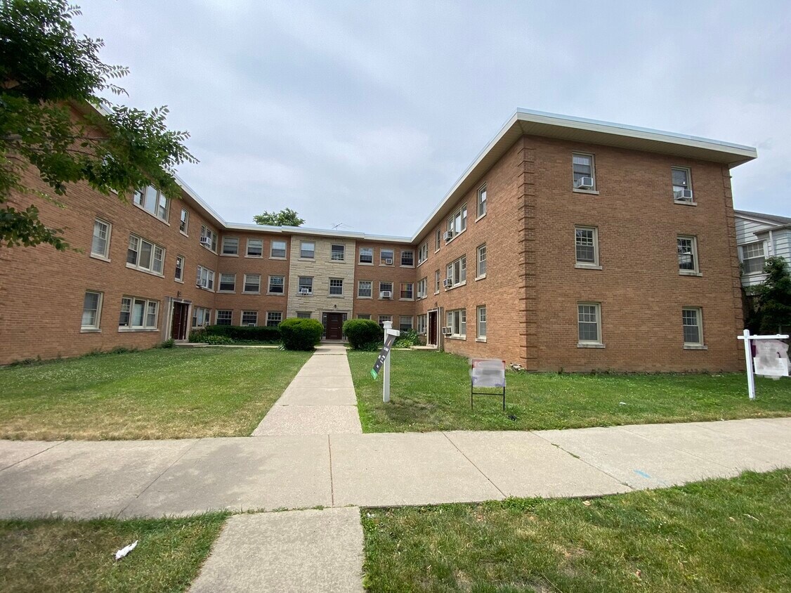 4825 Hull St Unit 2F, Skokie, IL 60077 Condo for Rent in Skokie, IL