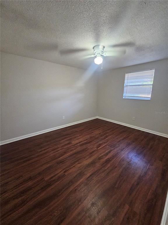 Foto del edificio - 5309 Oakwood Ct