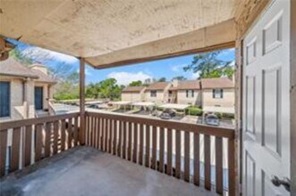 Building Photo - 5001 Lamonte Ln