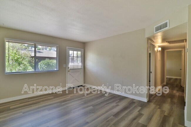Foto del edificio - 2323 S College Ave