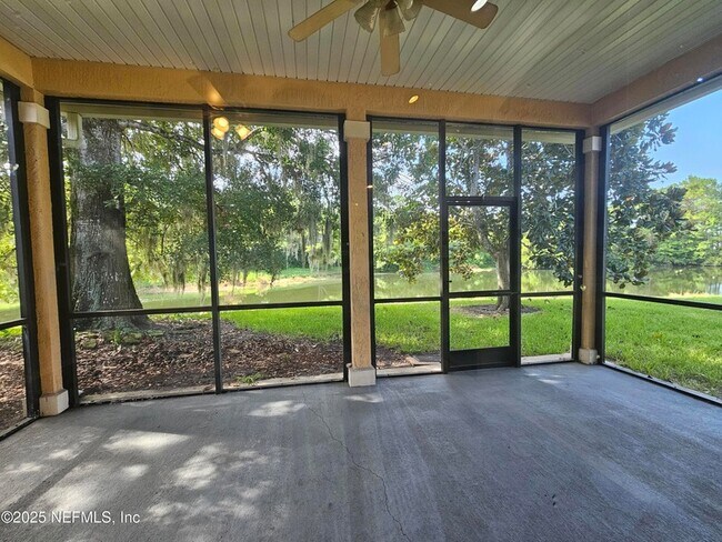 Foto del edificio - 1149 Sandlake Rd
