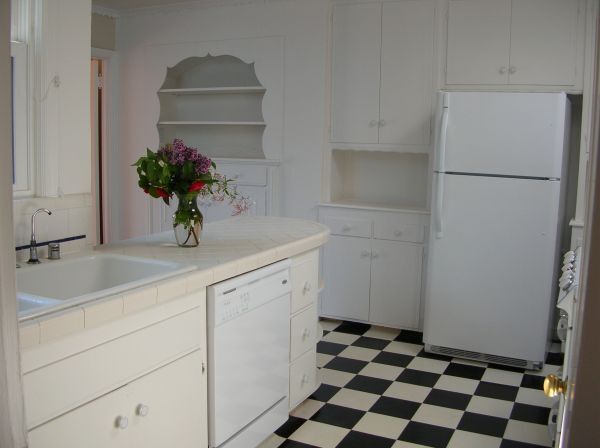 Building Photo - Great 3 bed 2 bath Sunset house with deck,...