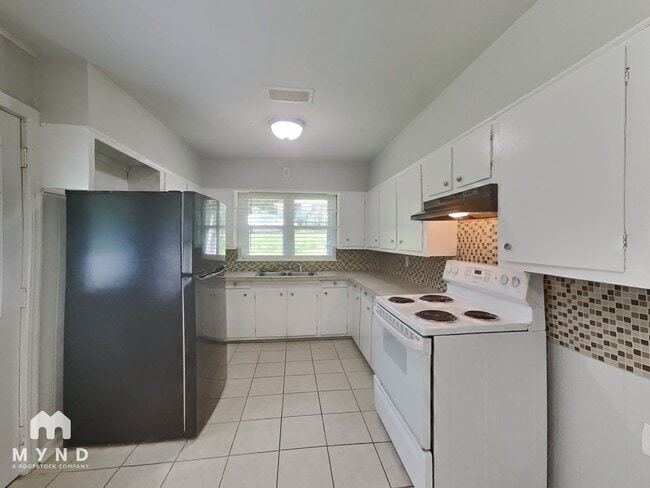 Building Photo - 510 9th Ave
